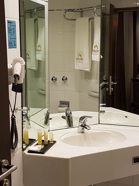 Fergana Uebersee Hotel Μπρέμερχαφεν Εξωτερικό φωτογραφία